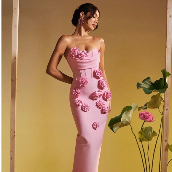 Mew Mews Dresses & Skirts - NWT Mew Mews Arushi | Chic Strapless Pink Flower Bandage Dress